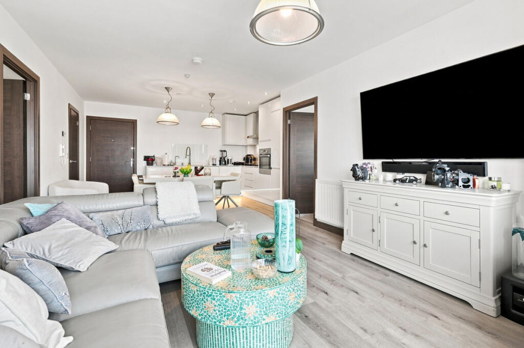 Apartment in Southend-on-Sea, Essex - View 2