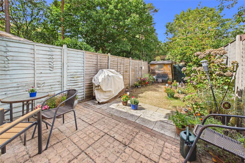 House in Surrey Heath, Heatherside - More