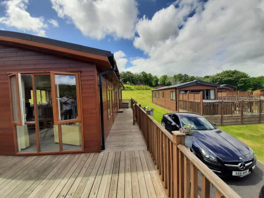 2-bed caravan on TQ13 0EJ, £105,000