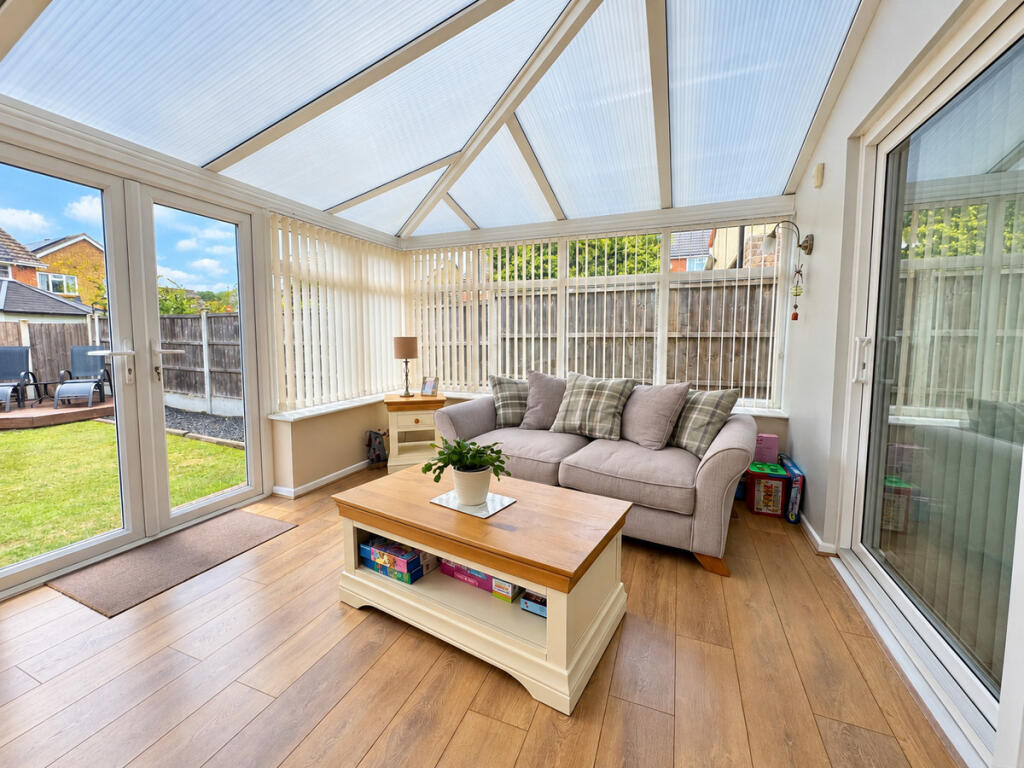 House in Southend-on-Sea - More