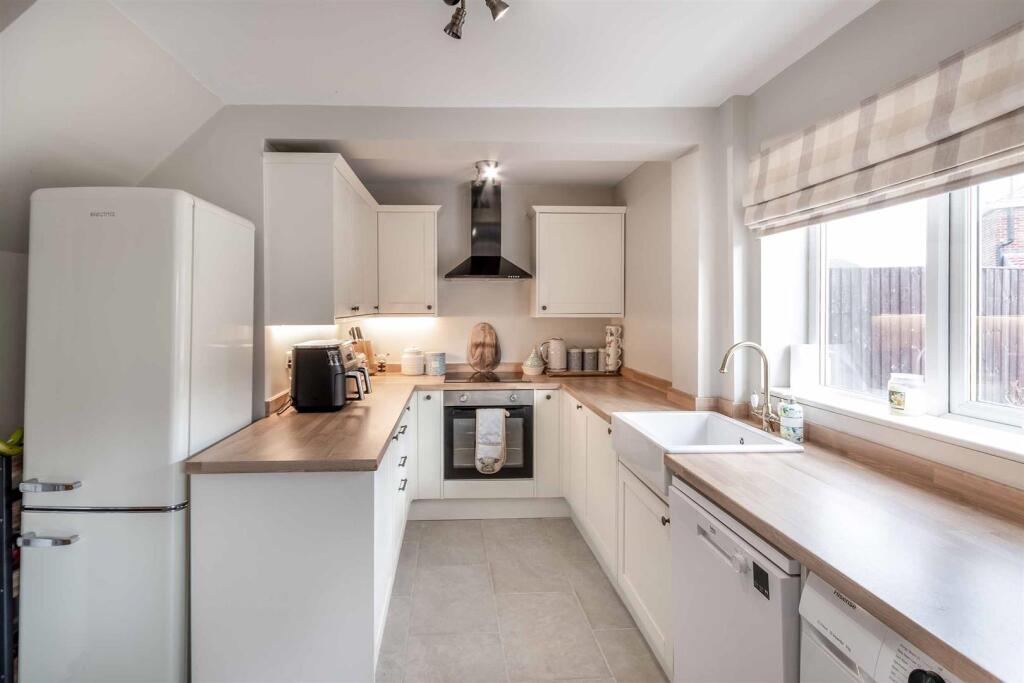 House in Rotherham, Bramley - View 3