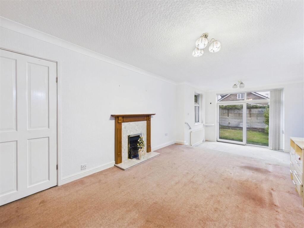 House in North East Derbyshire, Dronfield - View 3