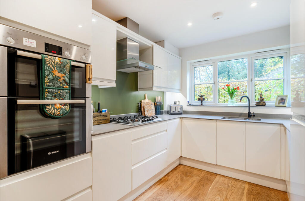 House in Redhill - View 3