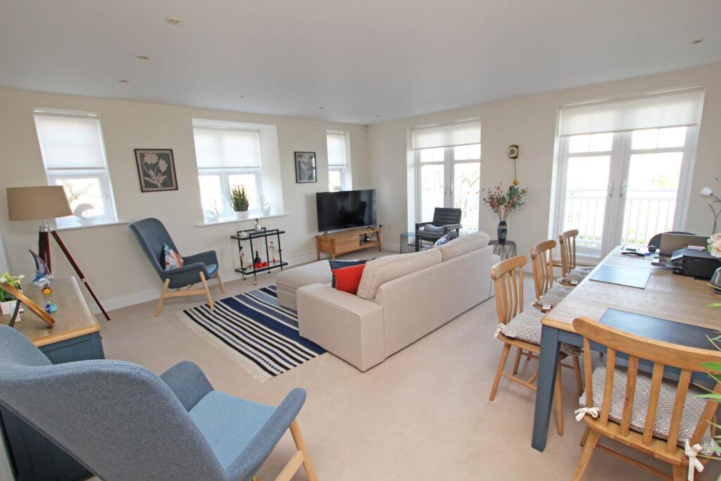 Apartment in Eastbourne, East Sussex - View 3
