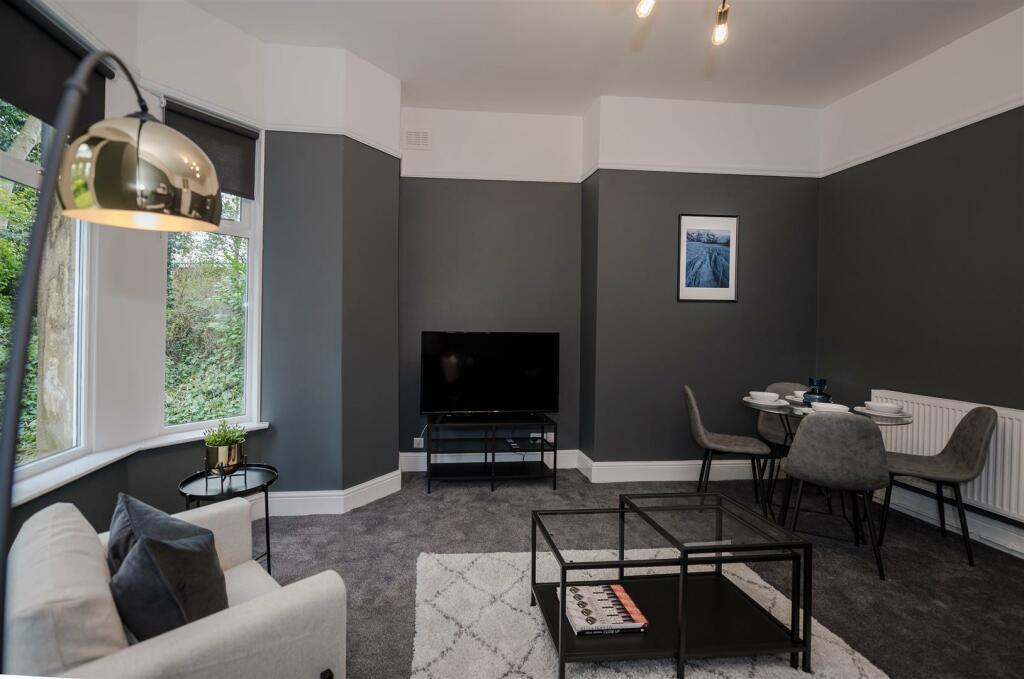 Apartment in Leeds, Gledhow Park, Potternewton - View 2