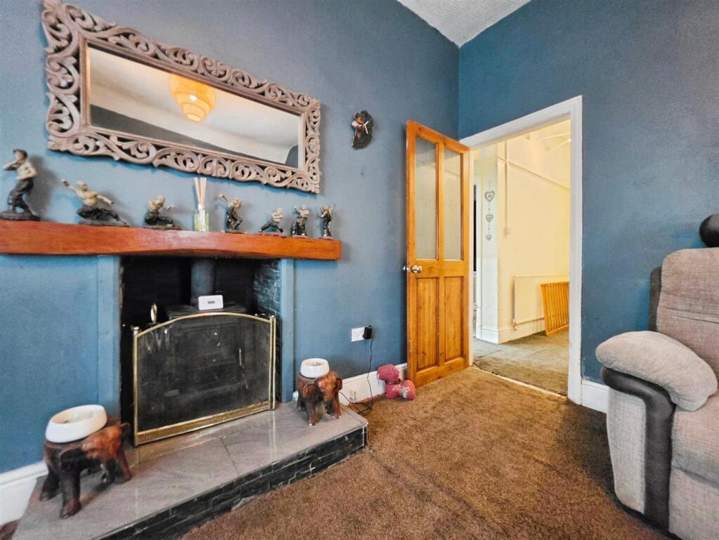 House in Stoke-on-Trent - More
