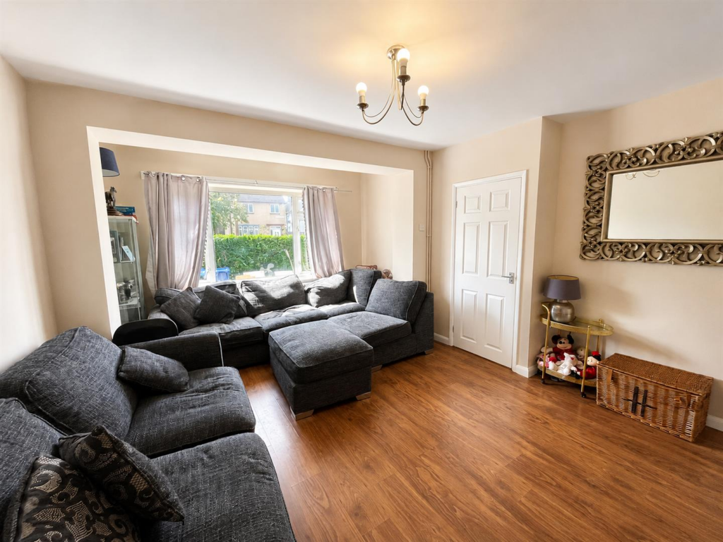 Ernan Close, South Ockendon photo 3