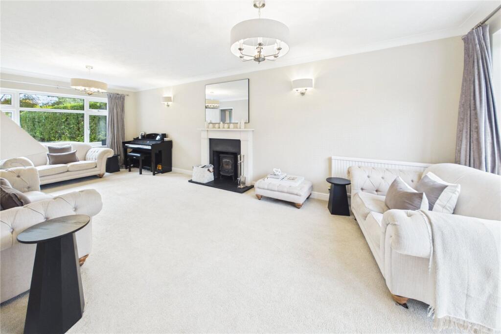 House in Three Mile Cross, Shinfield - View 4