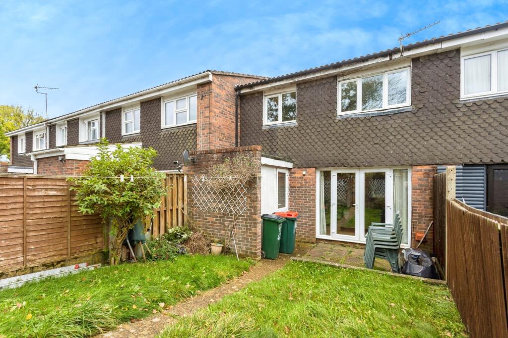 House in Crawley, Gossops Green - View 2