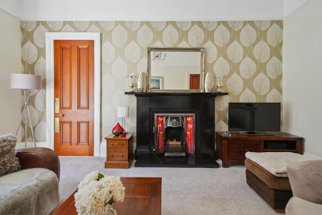House in Glasgow - More