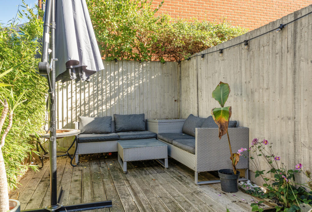House in Reigate and Banstead, Merstham - View 5