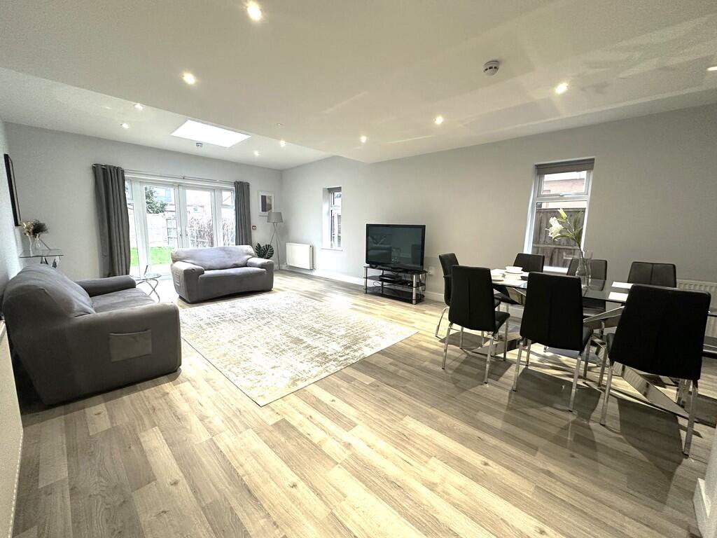 Elmshott Lane, Cippenham, Slough - View 4