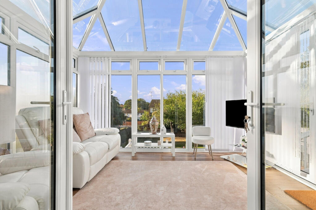 Springwater Close, Leigh-on-sea, SS9 photo 3