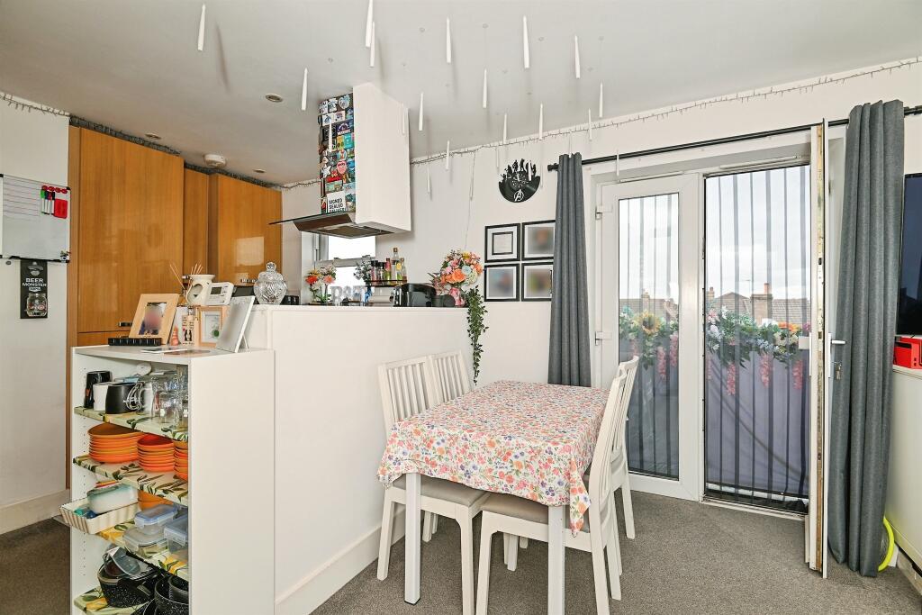 Apartment in Rochester - More