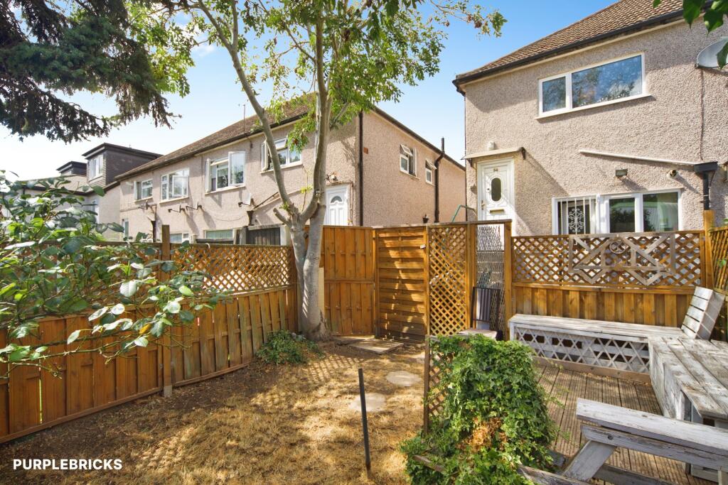 Apartment in Romford - More