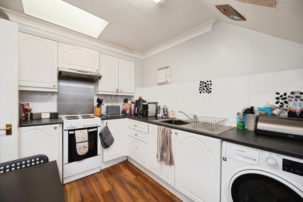 Station Road, Hayling Island, Hampshire, PO11 - View 4