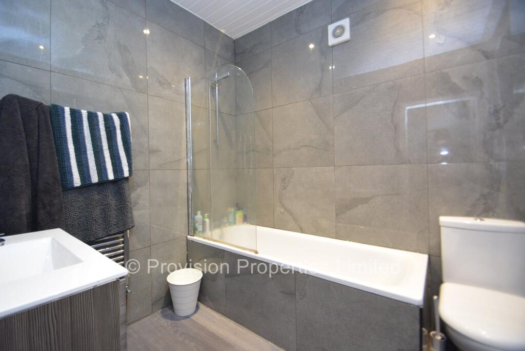 8 bedroom terraced house for rent