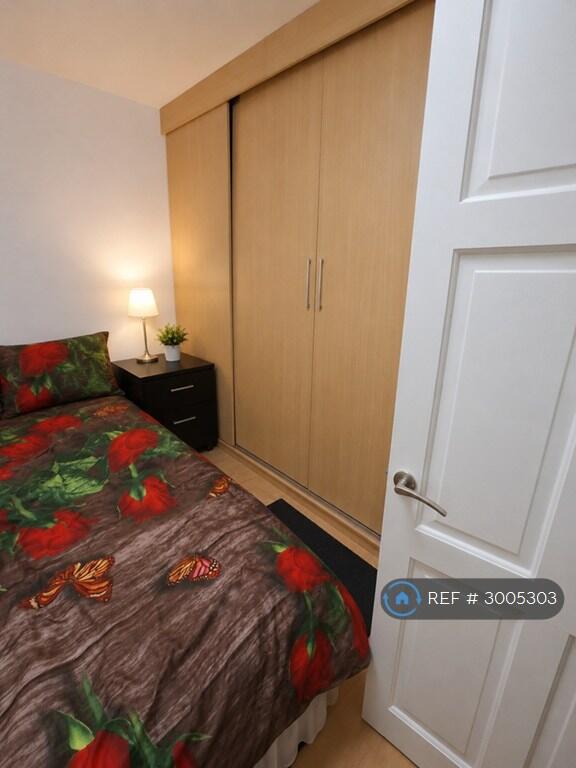 Apartment in Croydon - View 4