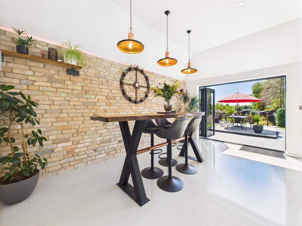 House in Gloucester - View 4