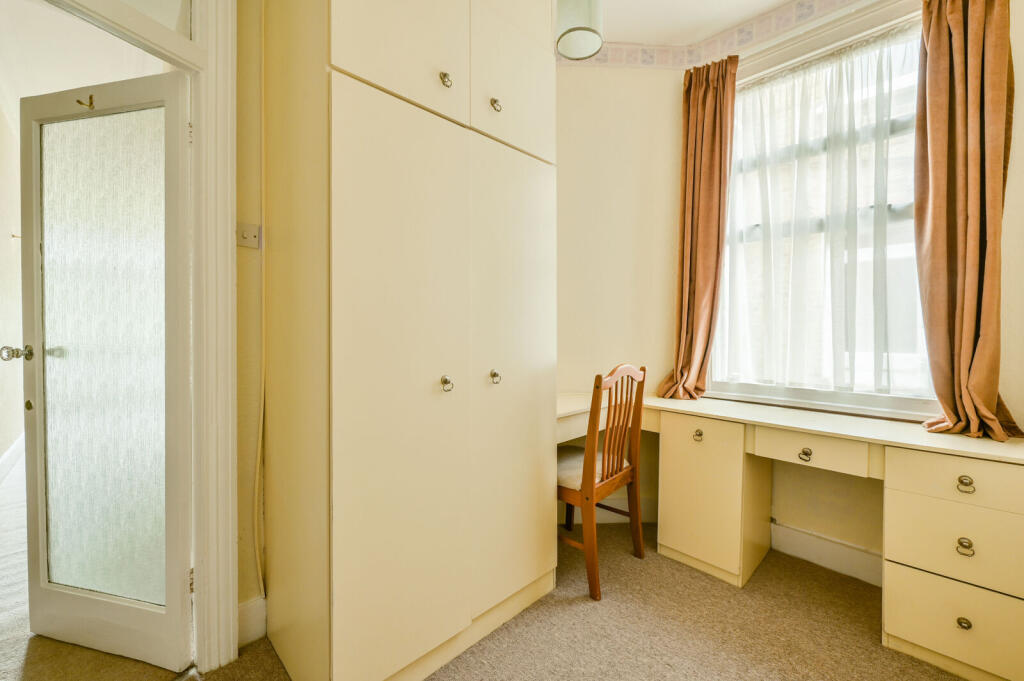 Apartment in London, Hanwell - More