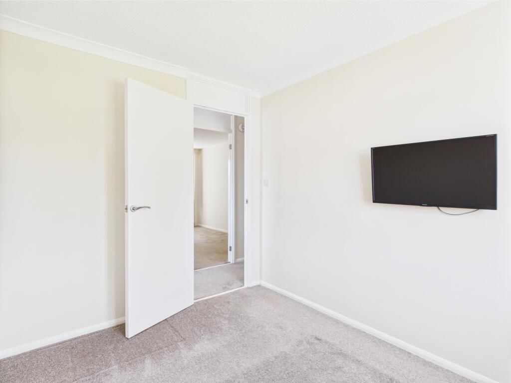 Apartment in Reading - View 5