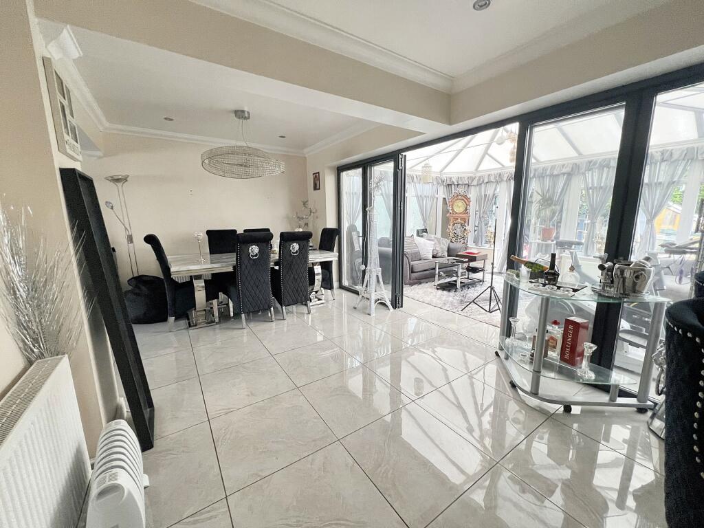 4-bed semi-detached on Weardale Avenue, Forest Hall, Newcastle upon Tyne, Tyne and Wear, NE12 7HX, £395,000