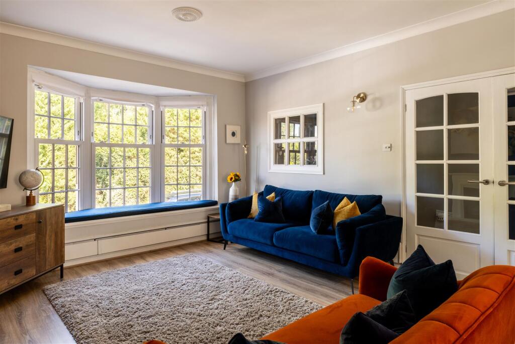 House in Reigate and Banstead, Earlswood - More