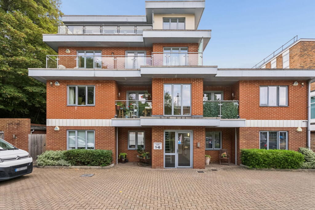 Apartment in Watford - View 2