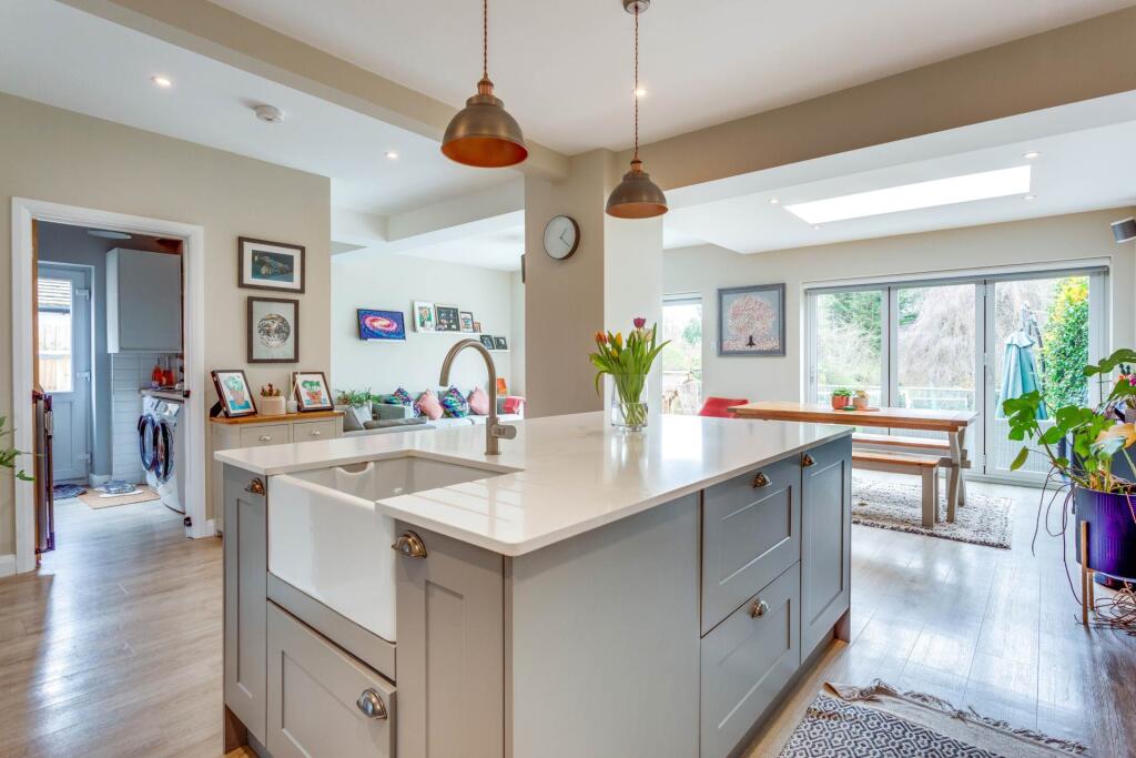 Balmore Drive, Caversham photo 3