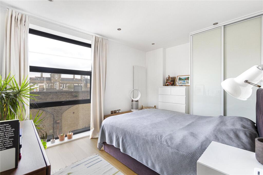 Apartment in London - View 5