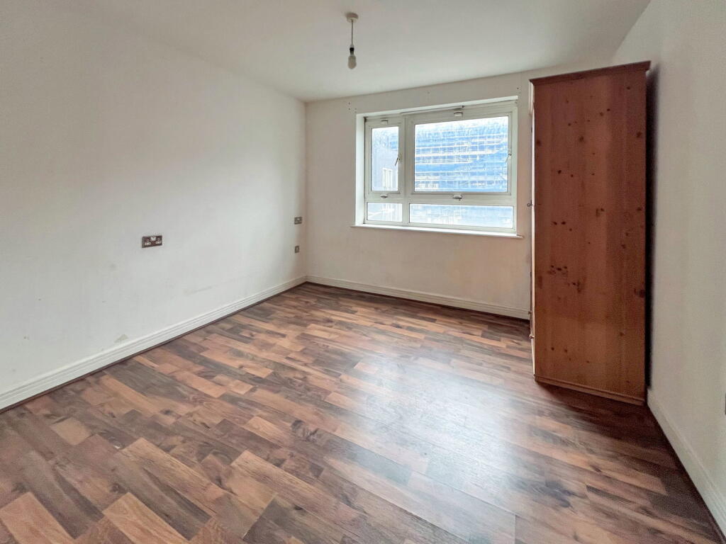 Apartment in Ilford - View 4