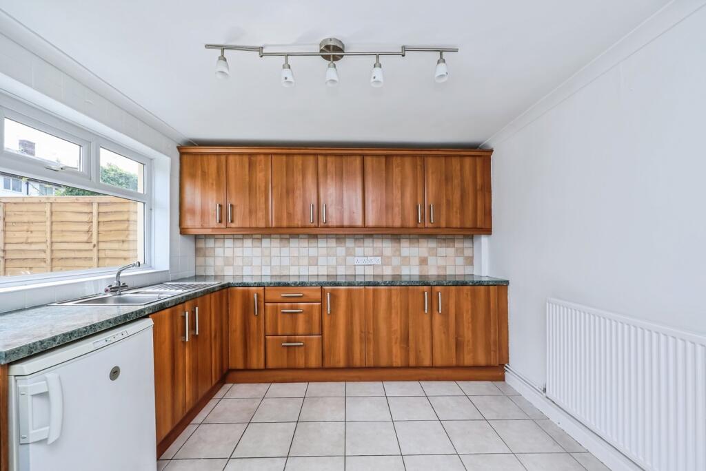 Gardendale Avenue, Clifton, Nottingham, NG11 - View 3