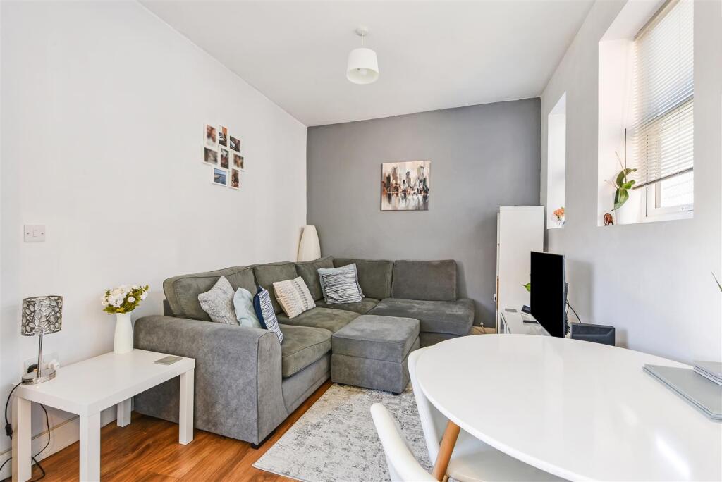Apartment in Portsmouth, Southsea - View 5