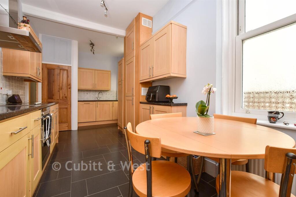 House in Croydon - View 3