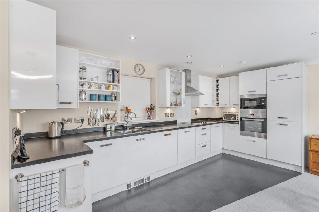 Apartment in Oxford - View 3