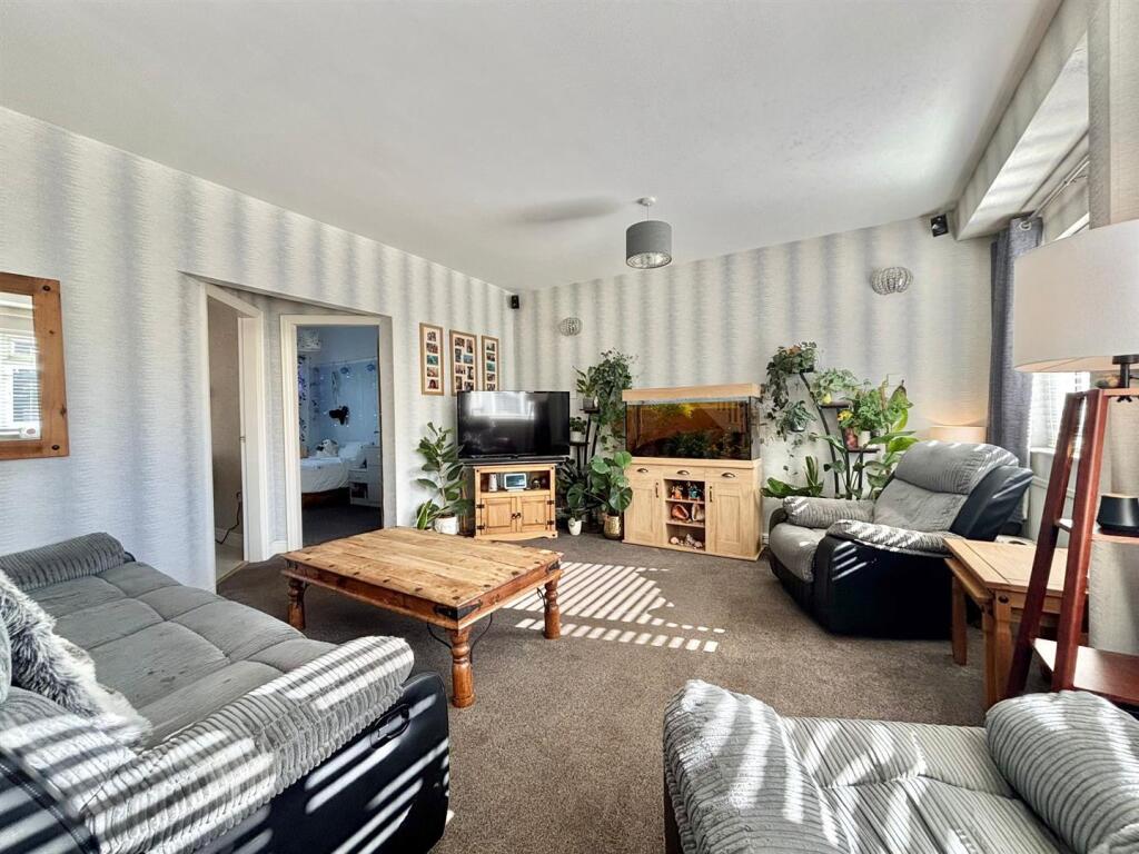 Carrington Avenue, Hornsea photo 4
