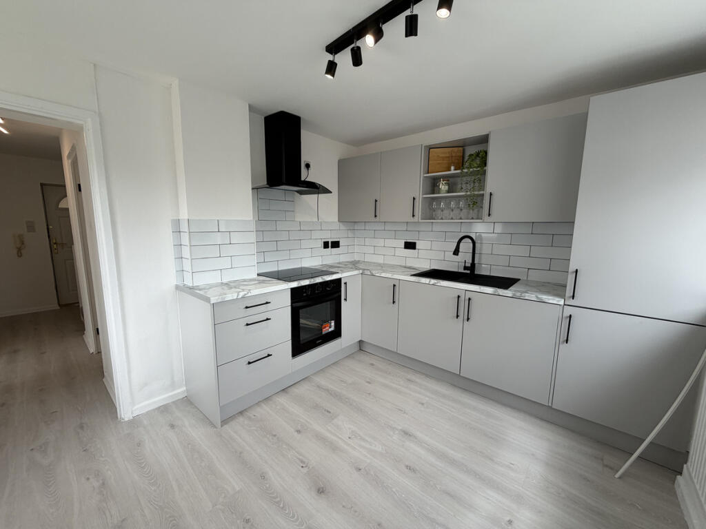 Hall Road, St. Neots, PE19 photo 3