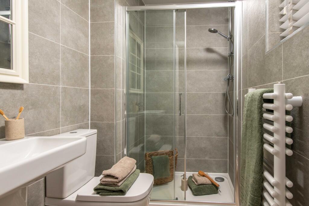 House in Highworth, Eastrop, Sevenhampton - More