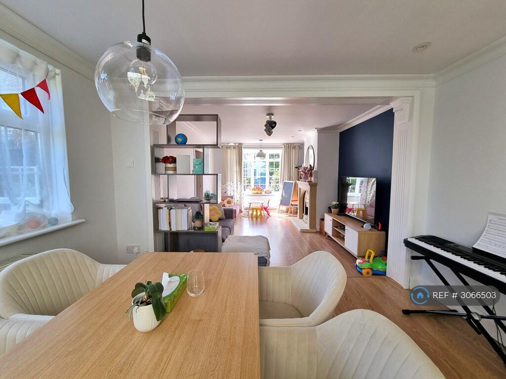 House in London - View 5