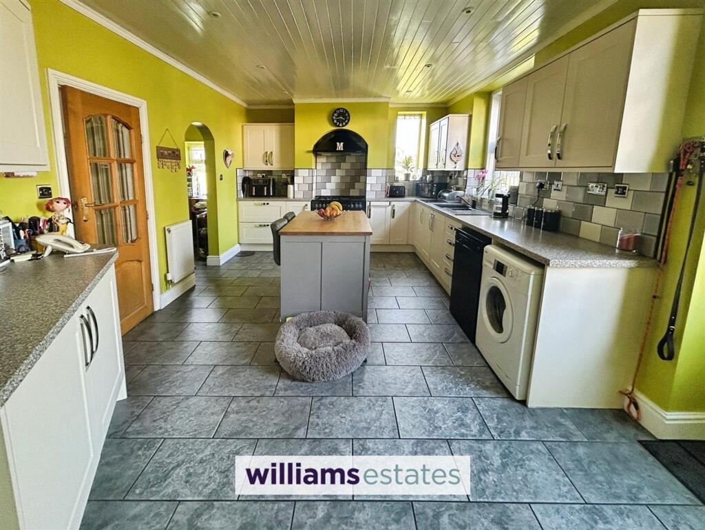 Ruthin, LL15 photo 2