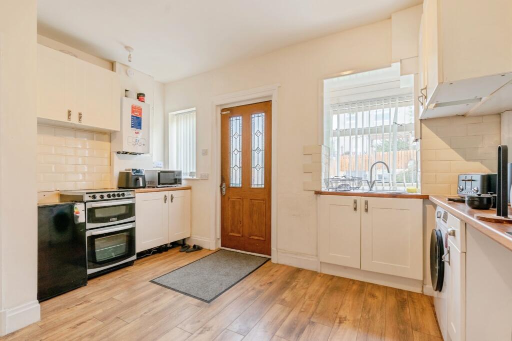 Harrogate Crescent, Burnley, Lancashire, BB10 photo 4