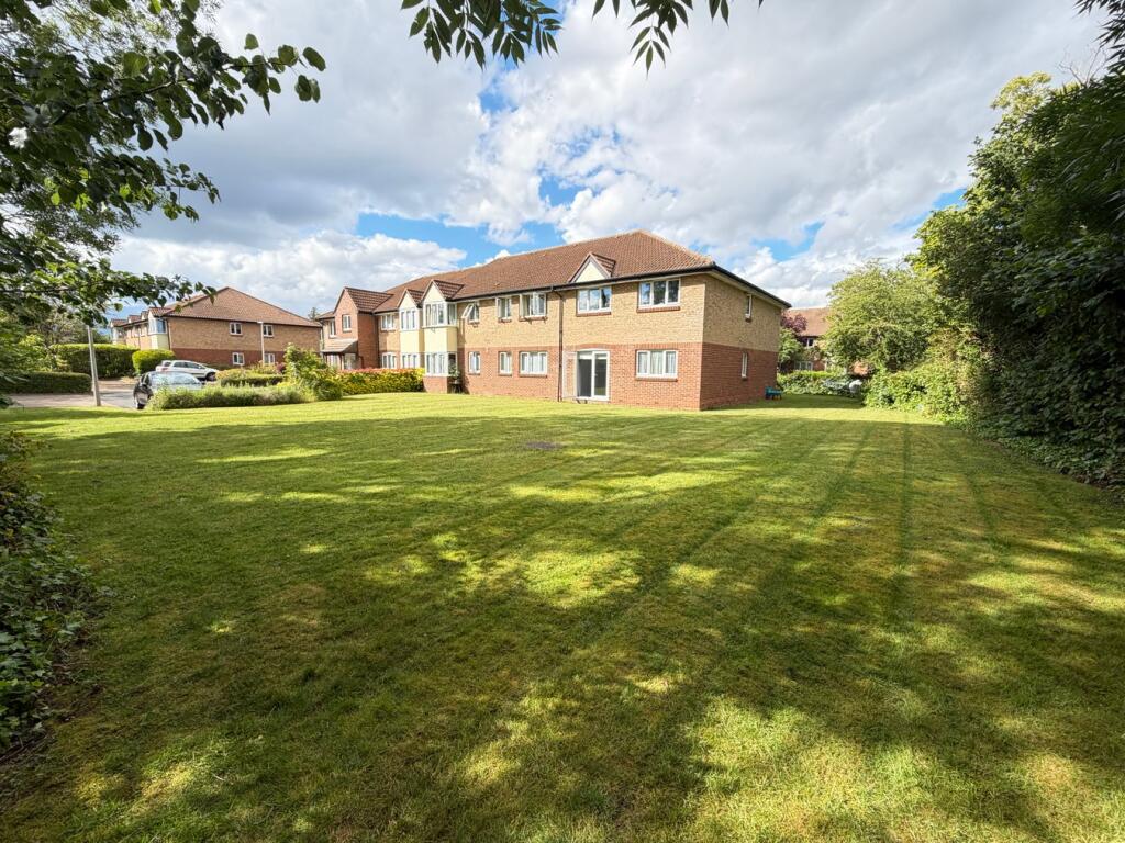 Main image of property: Shepperton Court Drive, Shepperton, TW17
