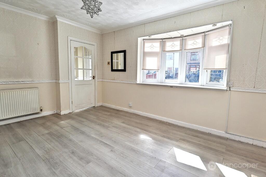 House in Nuneaton and Bedworth, Warwickshire - View 4