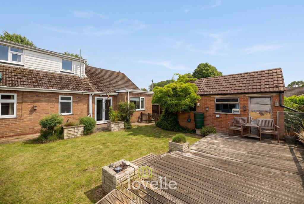 House in Grimsby, Healing - View 2