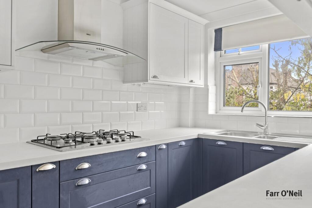 Apartment in Buckhurst Hill - View 5