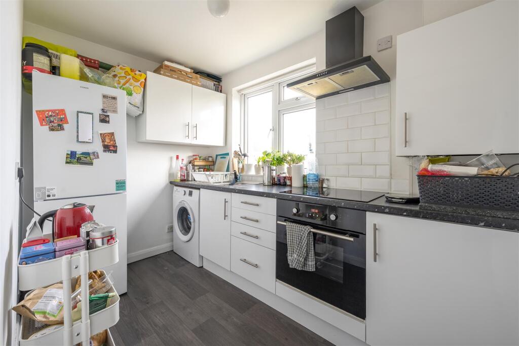 Apartment in London, Snaresbrook - View 3