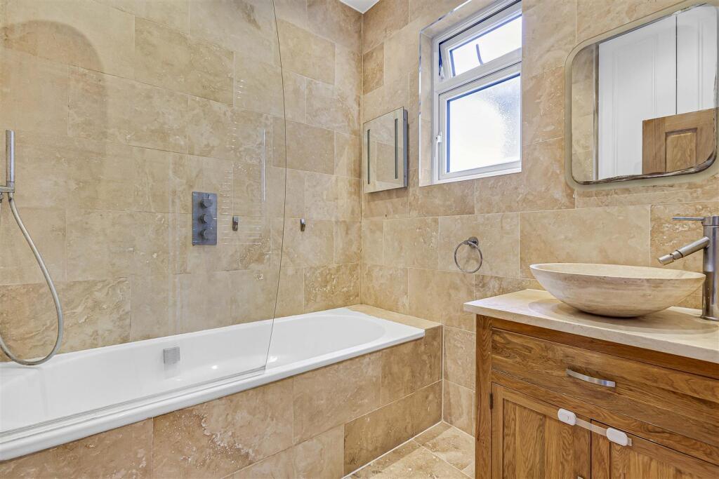 Apartment in London, Mortlake - More