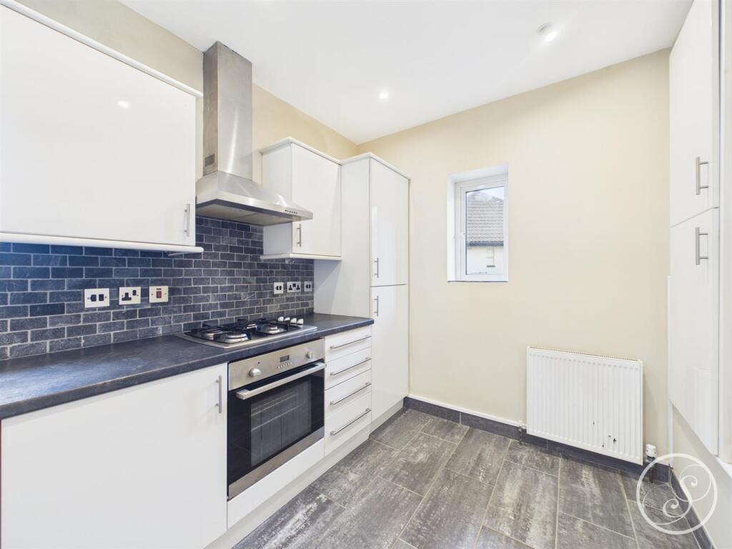Apartment in Leeds, West Yorkshire - View 5