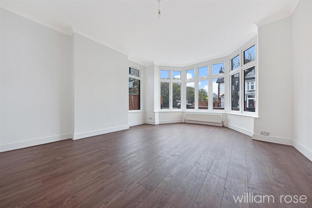 House in London, Woodford Green - View 3