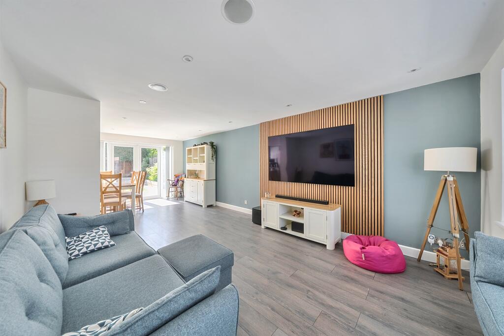 Langham Close, St. Albans photo 4